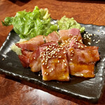 Niku Zushi × Sashimi All you can eat Kakurega Private rooms Itamae Ikebukuro Ten - 厚切りベーコンの炙り焼き