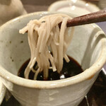 Teuchi Soba Takaki - 先ずは、蕎麦を頂くと細目な蕎麦が口当たり良く蕎麦汁は甘味弱めでシャープ。