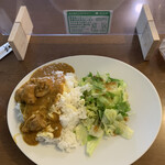 Taco Rice & Curry no Mise - 本日のランチ（本格インドチキンカレー　野菜サラダ付、モッツァレラチーズ）《準備完了》