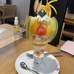 Kannon Yama Fruit Parlour Nanki Tanabe Ten - 季節のフルーツパフェ。¥1500くらい。