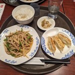 Bamiyan Urayasu Imagawa Ten - 青椒肉絲定食に焼餃子３個¥879-スープバーは無しで-¥22-