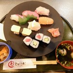 Tobikome - 令和4年7月 ランチタイム
                        すし定食 1000円