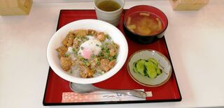 Okigaru Tei - 焼鳥風月見丼 640円