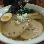 Menya Souki - 「しおラーメン 並盛」(¥750-税込)です。時の流れは早いもので、しおラーメンとのご対面は何と2年1ヶ月ぶり。2020.6に「しお」に逢って以降、「しょうゆ」、「熊本」と浮気してたの。ごめんなさい。