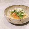 osteria due - 料理写真:県産トマトとルッコラ、燻製リコッタチーズ。