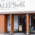 Trattoria DALEE'S - 正面の雑貨屋さん（お店から店内に入れます。）