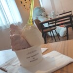 Tomakomai Gelato Shop Filicia - トリプル　カップ(￥550)。
                        薄紫がよいとまけですが、右のフレーバーは美苫とイチゴミルフィーユのどっちか忘れました笑