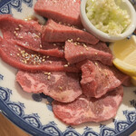 Yakiniku Horumon Niku Nari Nishi-Tetsu Futsukaichi Ekimae Ten - 