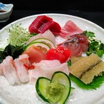 SUSHI HOUSE Sushi Roku - ２，０００円で盛り合わせつくってもらいました。