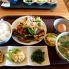 ドンナマンマ - 料理写真:豚汁と日替わりおかずたまごかけご飯定食（牛カルビ ニラもやし炒め）