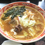 Tama Fuji - 味噌ラーメン900円（麺少なめ）。お蕎麦屋さんであえて食べてみたかった