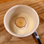 Cafe BAUM - ◯デザート
                      乳清飲料水のゼリー？
                      何だろう？
                      このわらび餅みたいなトロミは、、、？
                      面白いし美味しいねえ。