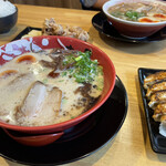 Ramen Makotoya Nara Kijicho Ten - 煮玉子牛じゃん(牛骨ラーメン)と 餃子