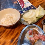 Sumibi Horumon Gokan - 麦飯、キャベツ