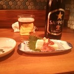 Yamagen - 瓶ビール と チーズの酒盗掛け