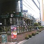 Freshness Burger Yamashita Ten - テラス席もあります。