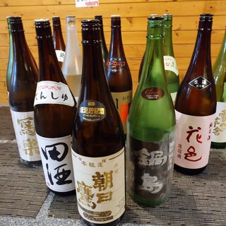 酒類專家和店主嚴選的各種日本酒。也可以喝上一杯讓人感到溫暖的飲品◎