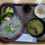 Ryoshi no Donburi Ya - 生しらす丼 900円