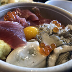 Washoku Restaurant Tonden Kasukabe Ten - 海鮮丼　蒸し牡蠣も！