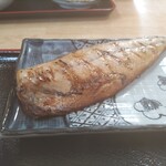 Danshaku - サバの塩焼と刺身付き定食（880円）