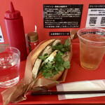 Juicy Banh Mi - バインミークラシック、ベトナムハス茶(ICE)