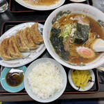 中華料理福新 - 餃子、ラーメン、半ライスセット　980円税込