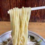 Ramen Kurumaya - 麺はモチモチの自家製麺。普通盛り160g。