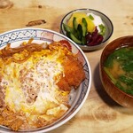 生そば 米むら - 料理写真:カツ丼 700円