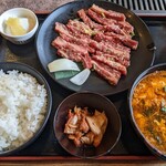 Anraku Tei Gyotoku Ten - なんじゃかんじゃ盛り沢山なスペシャルランチ
                        肉の種類やg数で値段異なる
                        今回は中落ちカルビを160gで1,738円