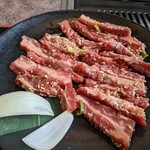 Anraku Tei Gyotoku Ten - 青椒肉絲のみたいな細切り
                        ピーマンとかと食うなら良いんだけど
                        肉食ってる感が希薄なのよね(ﾉД`)