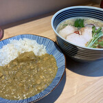 Ramen Donguri - 鯖カレー（おうちカレー）と鯖そば