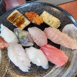 Oki Zushi Koshigaya Ten - 特上ランチ1280円(税込)
                        個人ごとの評価がまばらに良くなかったので、どんなん出てくるんだってちょっとビビってたんですが美味いじゃん＼(゜ロ＼)(／ロ゜)／
                        えーどう言うこと！？ワケワカメだな(笑)