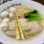 Tokyo Bay Fisherman's Noodle Ichigo Yokosuka Portomaketto Ten - 潮らぁ麺　うずらトッピング　平たい縮れ麺好み。塩気ちょうどよく旨味たっぷり。店員さん感じよし。また行きます！