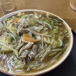 Oshokuji Dokoro Uwaya - 野菜たっぷりの贅沢なラーメン