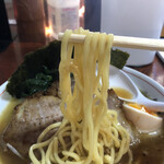 Ramen Kurumaya - 中太平打ち麺。麺量は160グラム。