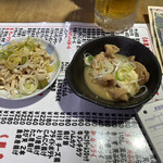 Izakaya Maruichi - 鶏皮ポン酢・モツ煮：価格なりに量は少ないけど、味は美味い！