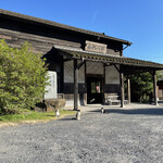 嘉例川駅内　駅弁売場 - 駅外観と猫