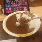 Sukiya Nigata Maki Ten - 汁気の多いカレーです