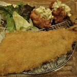 土竜 - 料理写真:アジフライとチキン南蛮のハーフ＆ハーフ