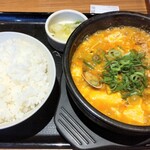 Kalbi Don to Sundubu Senmonten Kan Don Gifu Ken Cho Mae Ten - ホルモンラーメンスン豆腐定食　880円