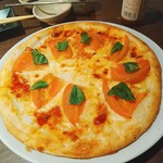 Seseragi o Kiki Nagara Shinagawa Ekimae Ten - ★★★フレッシュトマトのマルゲリータ 1300円 チーズ足りないが美味しかった！