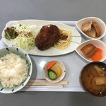 ゆうかり - 料理写真:日替わりランチ(ハンバーグ)　700円