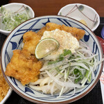 Marugame Seimen Kyubikkupuraza ShinYokohama Ten - タル鷄天ぶっかけうどん並690円