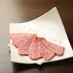 焼肉 大河 - 旨みが口の中でとろける「特選リブロース」