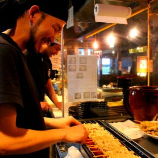 [新鲜的大份烤鸡肉串] 品尝最优质的新鲜烤鸡肉串♪