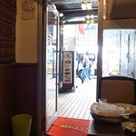 Kebab Cafe - 店内から外を