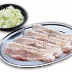 Pork ribs with salt and green onion