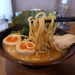 Yokohama Iekei Ramen Makuriya Inazawa Ten - 麺リフト