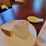 Restaurant & Cafe La Vita - 自家製パン