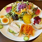 NATUBROWN - 1番人気の選べるオープンサンドプレート  1650円。1日分の食物繊維が補え、アンチエイジング効果も期待できるんですって❣️